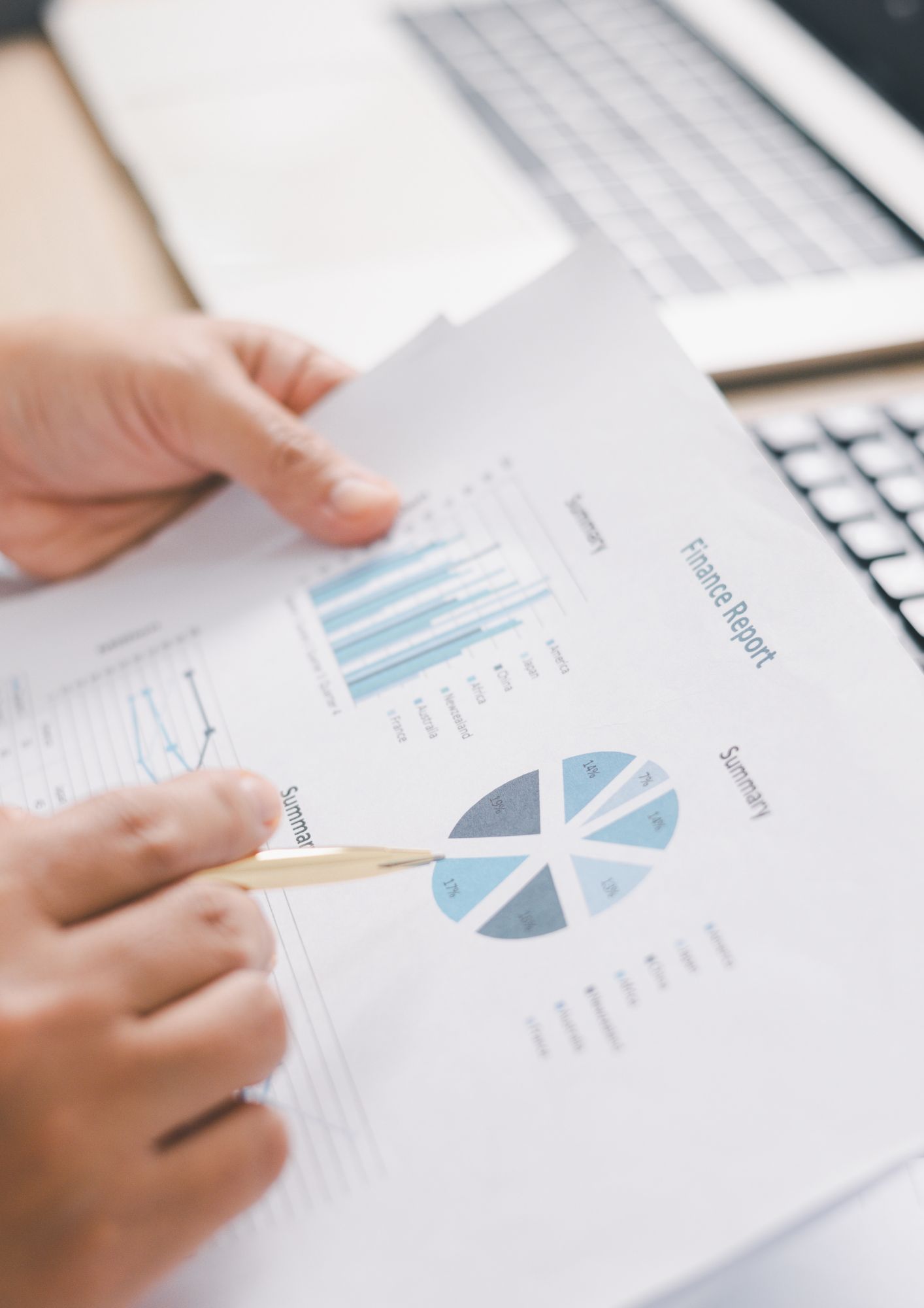 Montage d'États Financiers à Ayer's Cliff